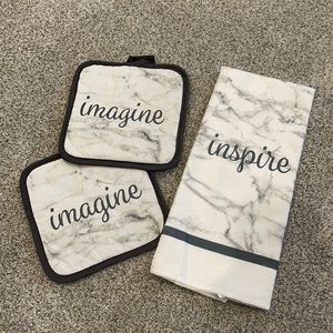 🛍 NWOT Pot Holder & Towel Set